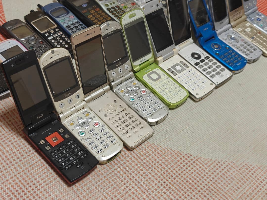 ガラケー 携帯電話 まとめ売り24台セット