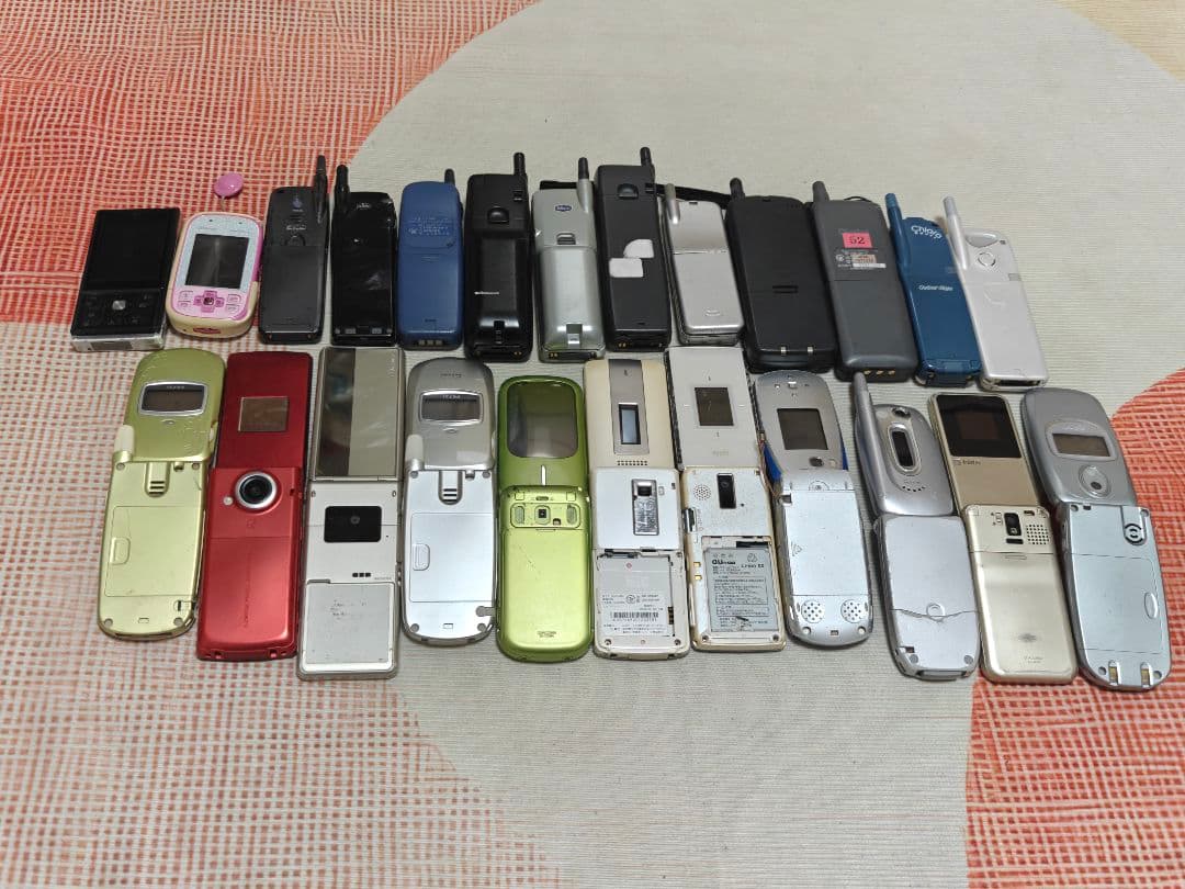 ガラケー 携帯電話 まとめ売り24台セット