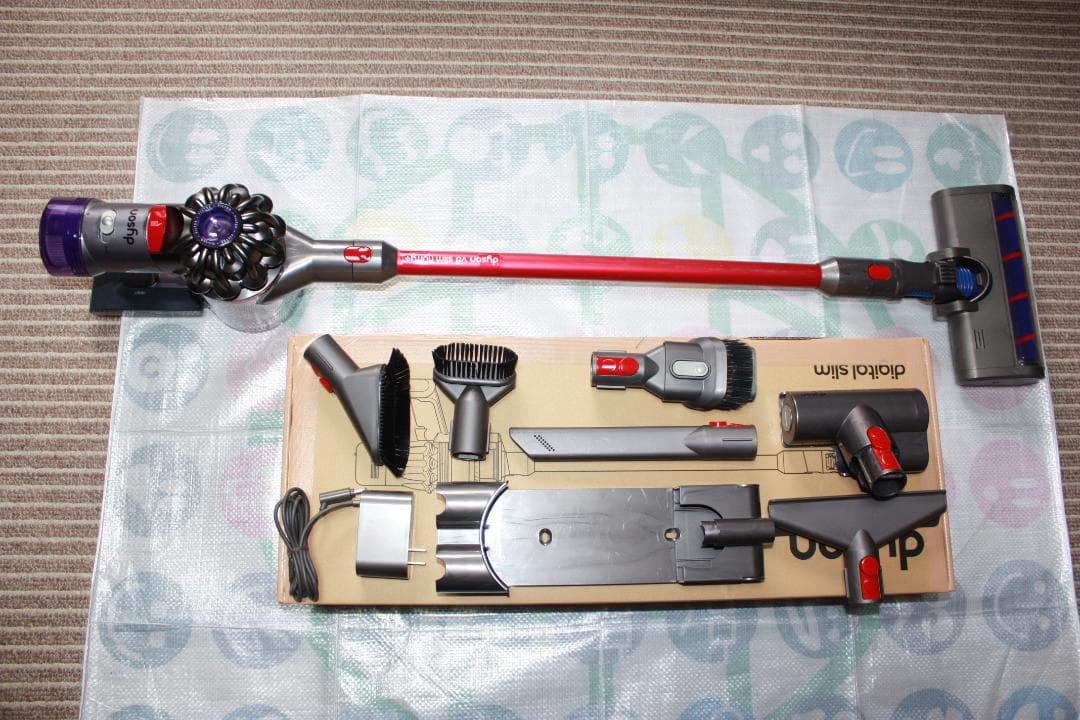 Dyson V8 Slim Fluffy コードレスクリーナー 動作確認済