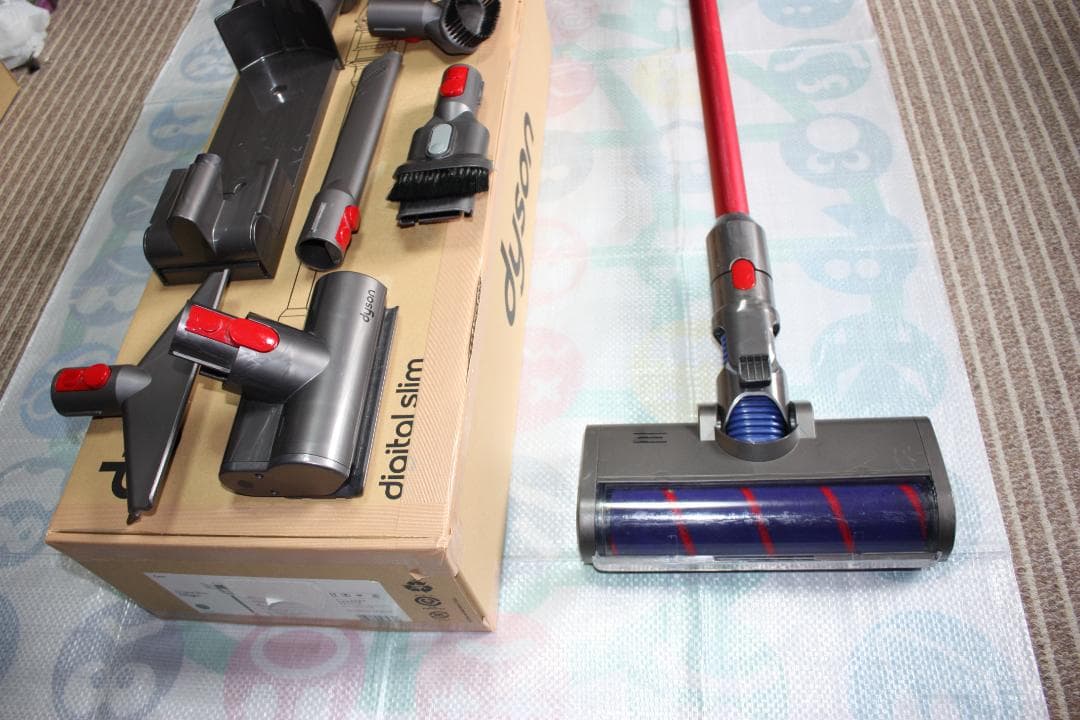 Dyson V8 Slim Fluffy コードレスクリーナー 動作確認済