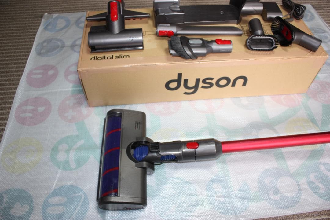 Dyson V8 Slim Fluffy コードレスクリーナー 動作確認済