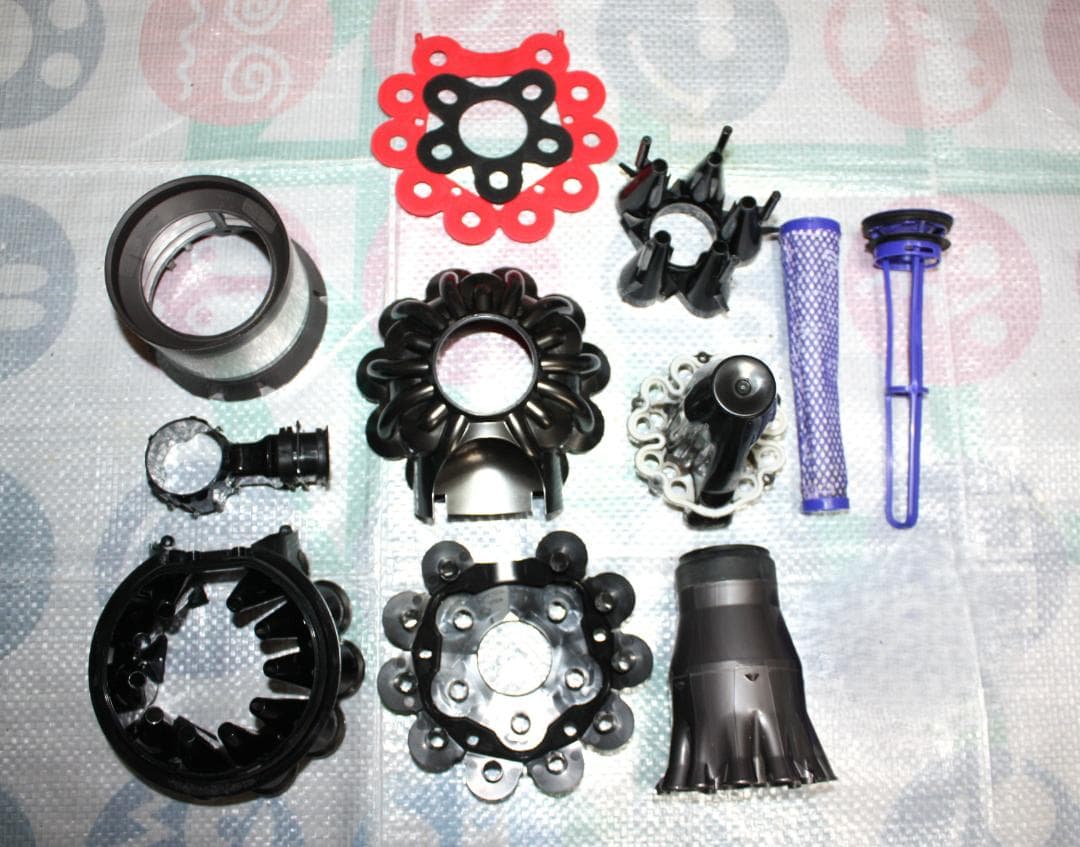 Dyson V8 Slim Fluffy コードレスクリーナー 動作確認済