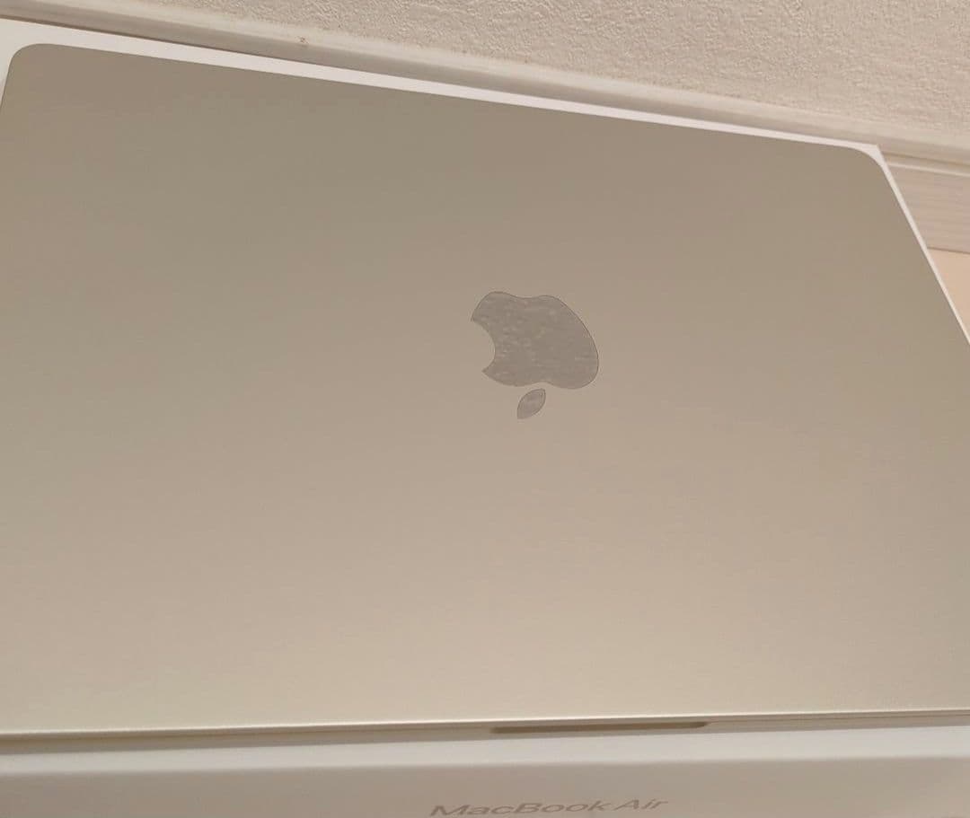 MacBook Air(M3チップ,13インチ,24GBメモリ,スターライト)