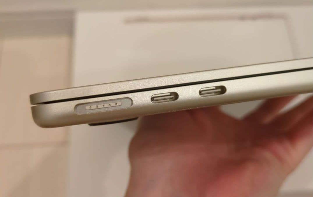 MacBook Air(M3チップ,13インチ,24GBメモリ,スターライト)