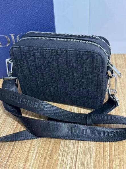 美品 ロゴ入り ブラック バッグ