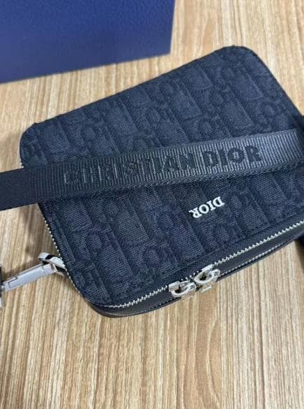 美品 ロゴ入り ブラック バッグ