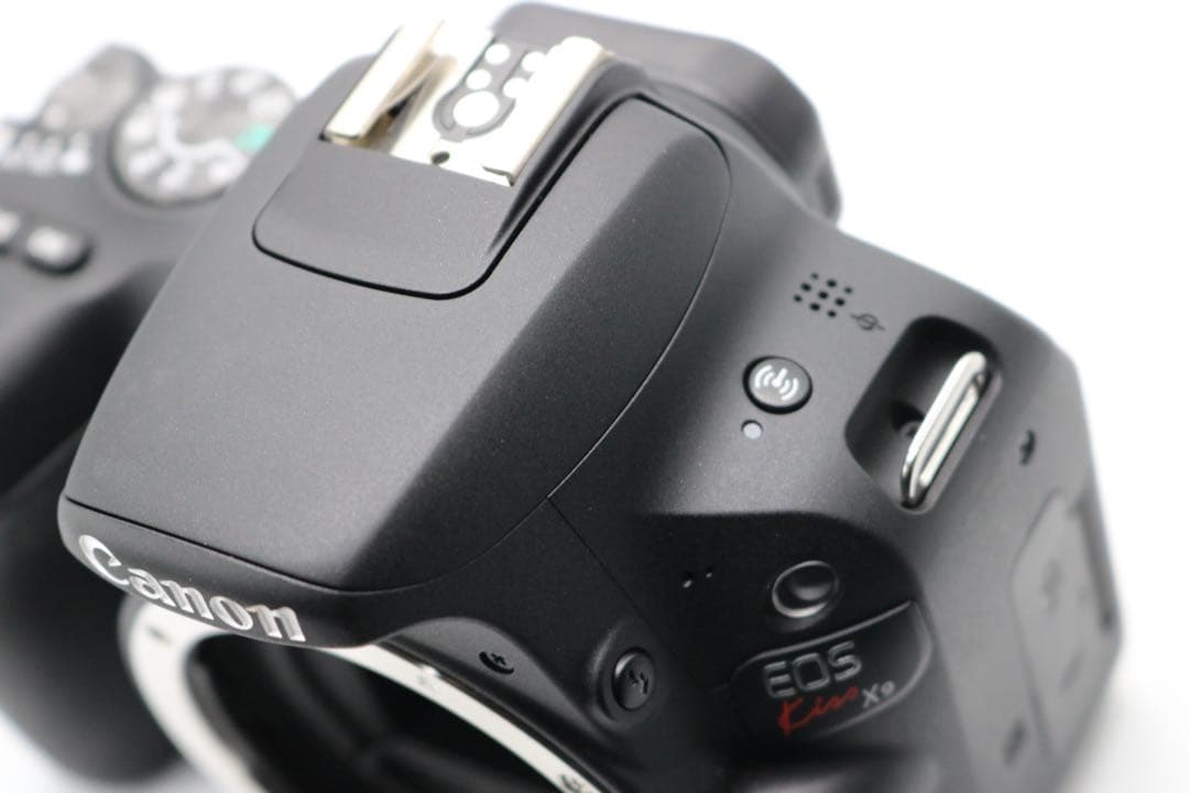 ボディ新品級　【Canon EOS Kiss X9 ダブルレンズセット】