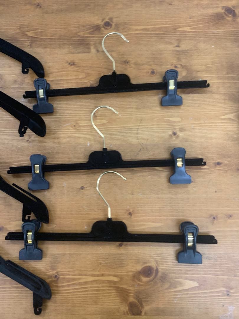 Chanel 黒の木製ハンガー 7本セット