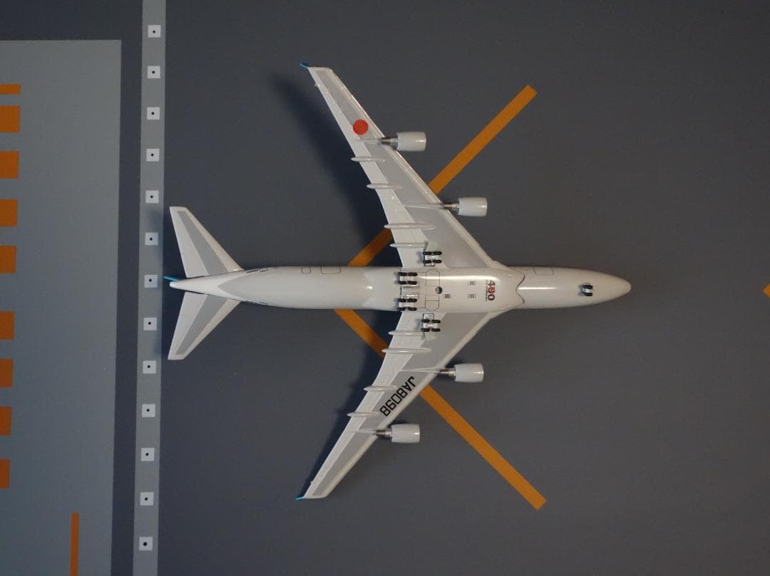 ANA　B747-400　JA8098　1：400