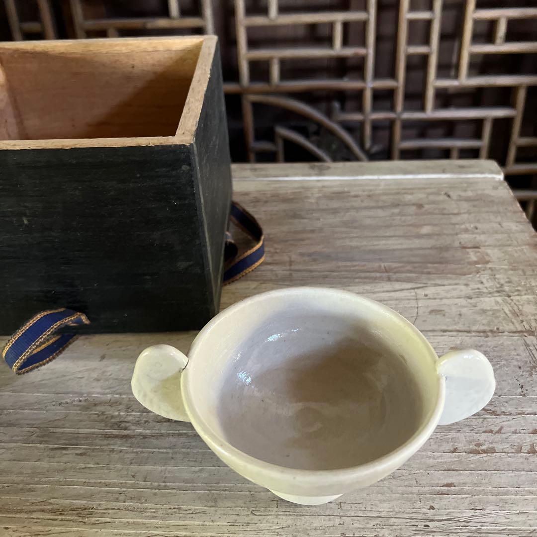 実家整理　古い白磁の茶碗　魚