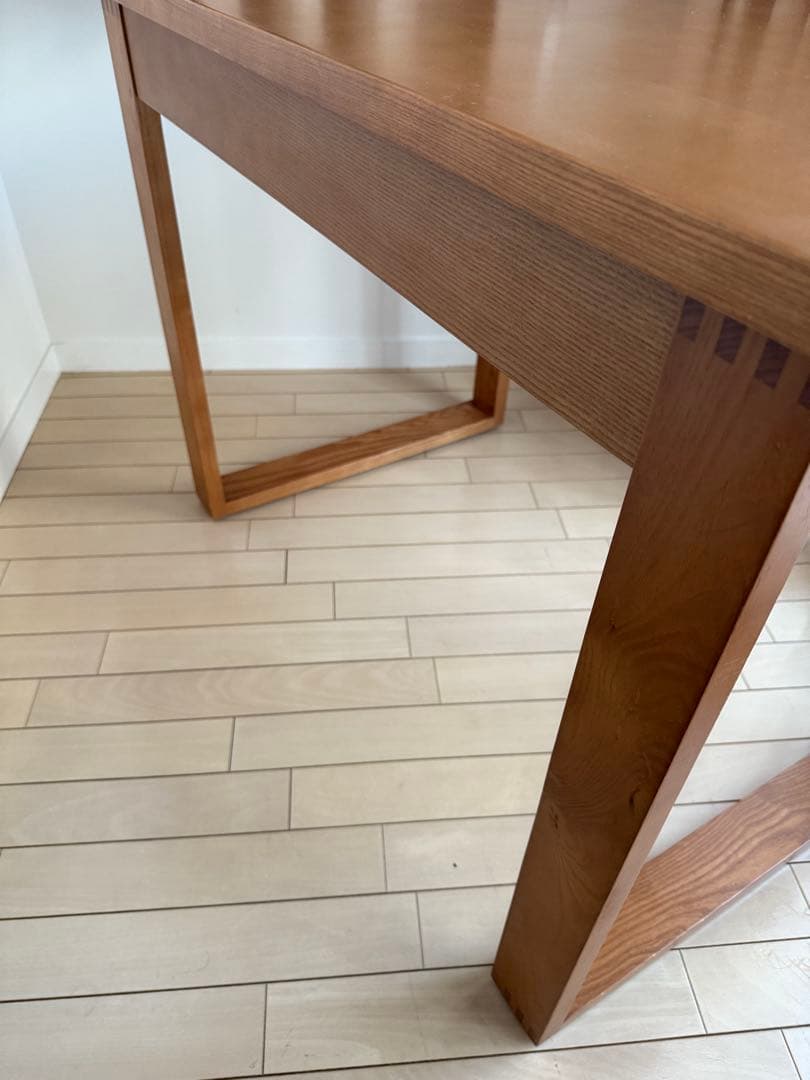 木製のデスク　引出し2箇所