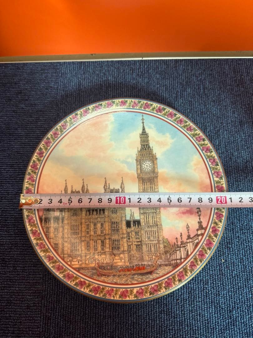 2050 ロイヤルウースター　ロンドン　絵皿  Sue Scullard