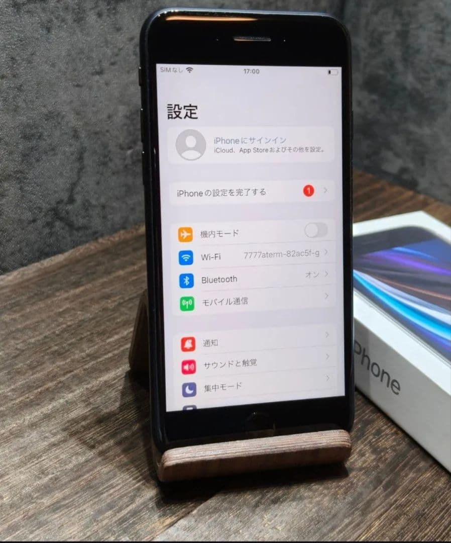 美品 iphone SE2 第二世代 64GB SIMフリー スマホ