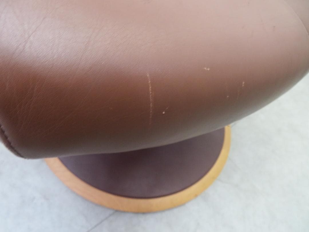 美品■カリモク■ZT59■本革■1人掛けソファ■回転式■オットマン付き■