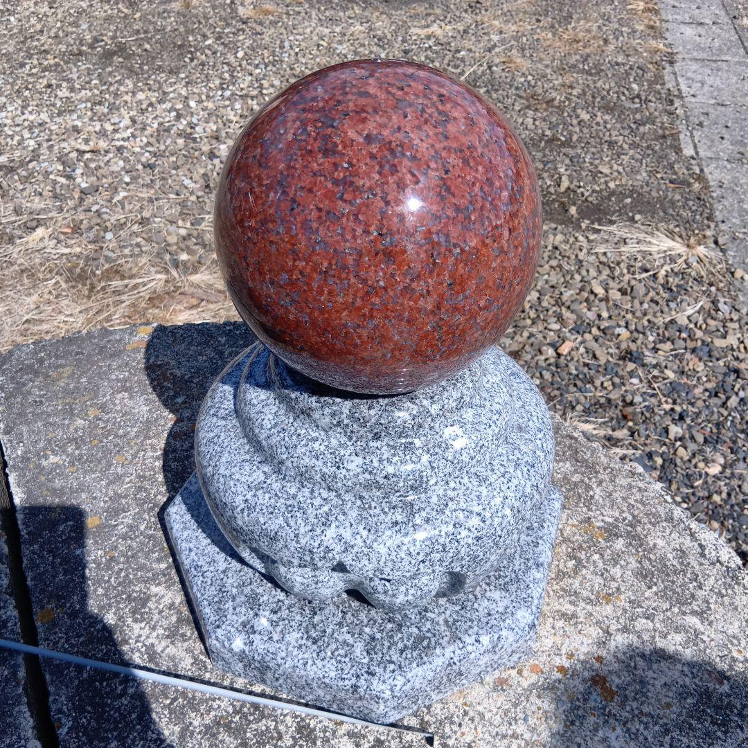 水鉢・睡蓮鉢 赤い球体付き