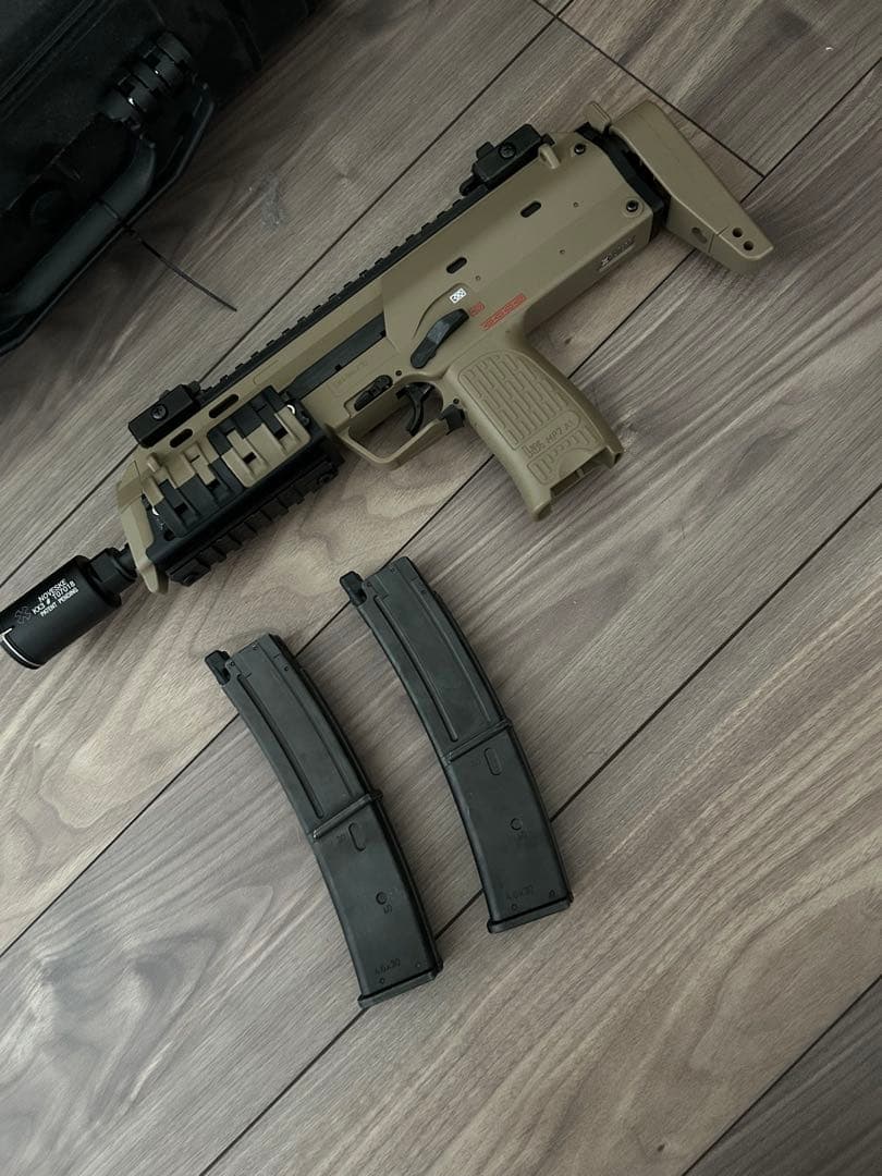 東京マルイ 希少MP7A1 ガスガン Sk11プロテクトツールケース付き