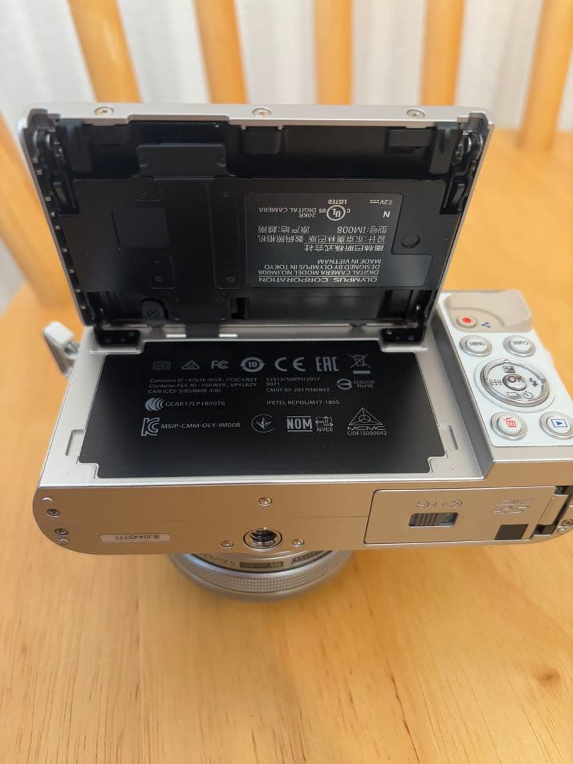 【美品】オリンパス OLYMPUS PEN E-PL9 ホワイト レンズキット