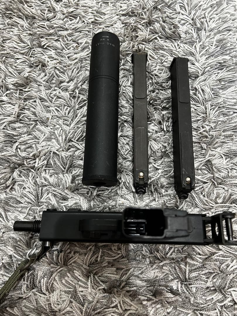 KSC M11A1 イングラム　サプレッサー&マガジン2本&ストラップ付