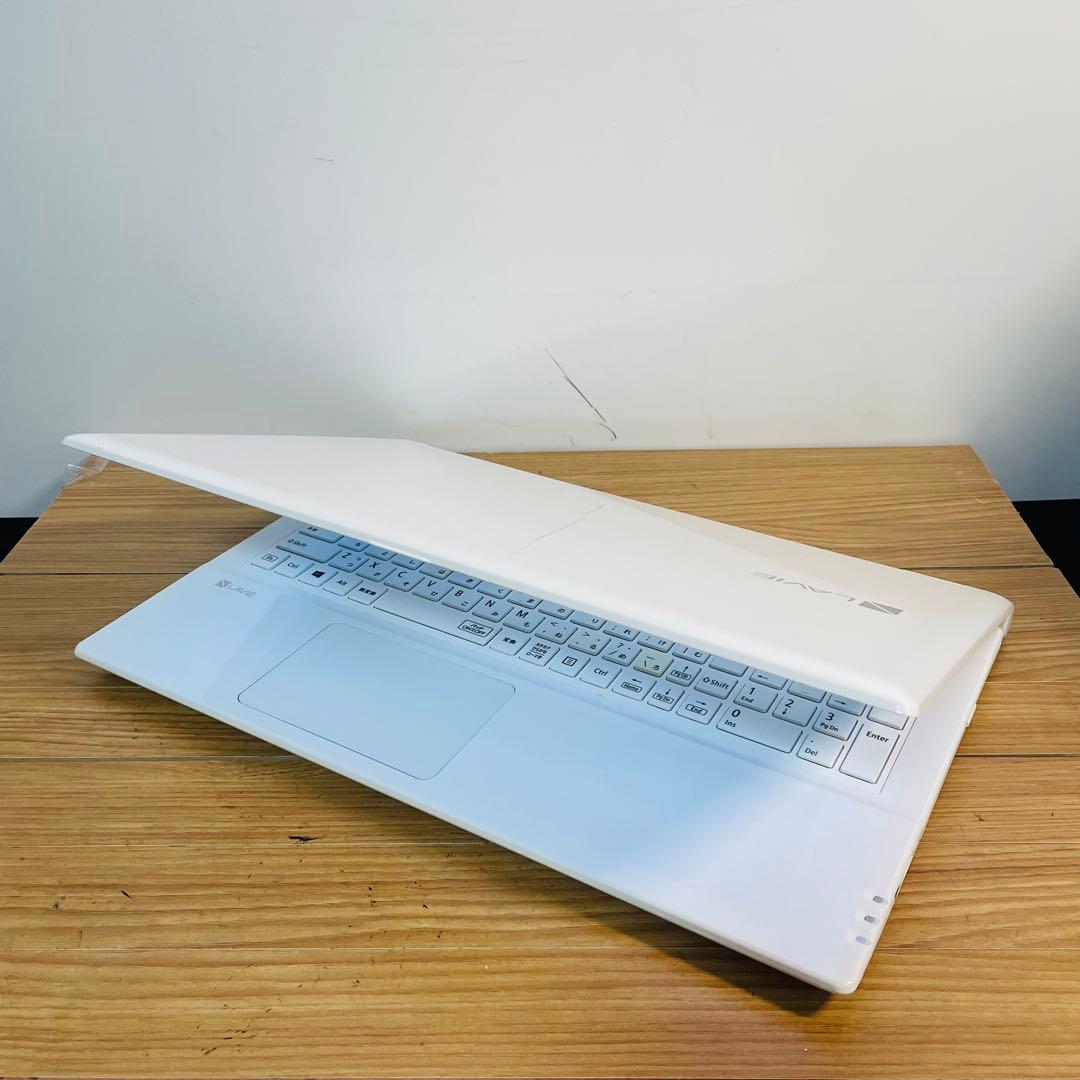 すぐ使えるホワイトノートパソコン　SSD Windows11オフィスDVDカメラ