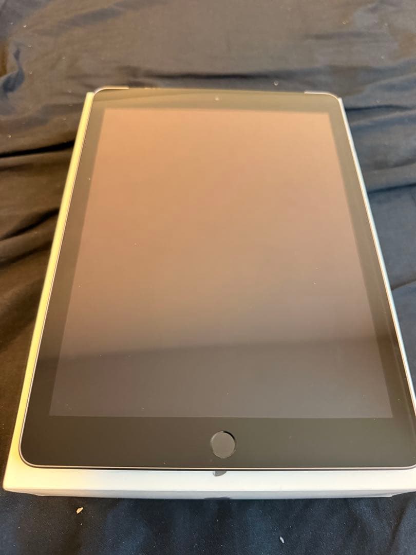 【美品】iPad 第6世代 Wi-Fi + Cellular 32GB 箱付き