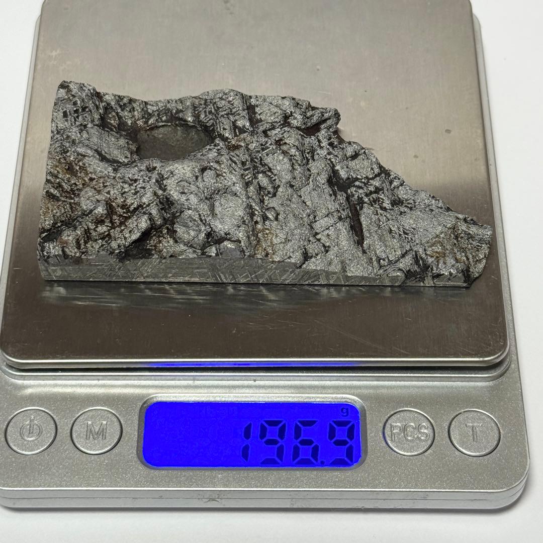 ムオニオナルスタ隕石 大粒トロイライト・外皮付 196.9g エンドカット
