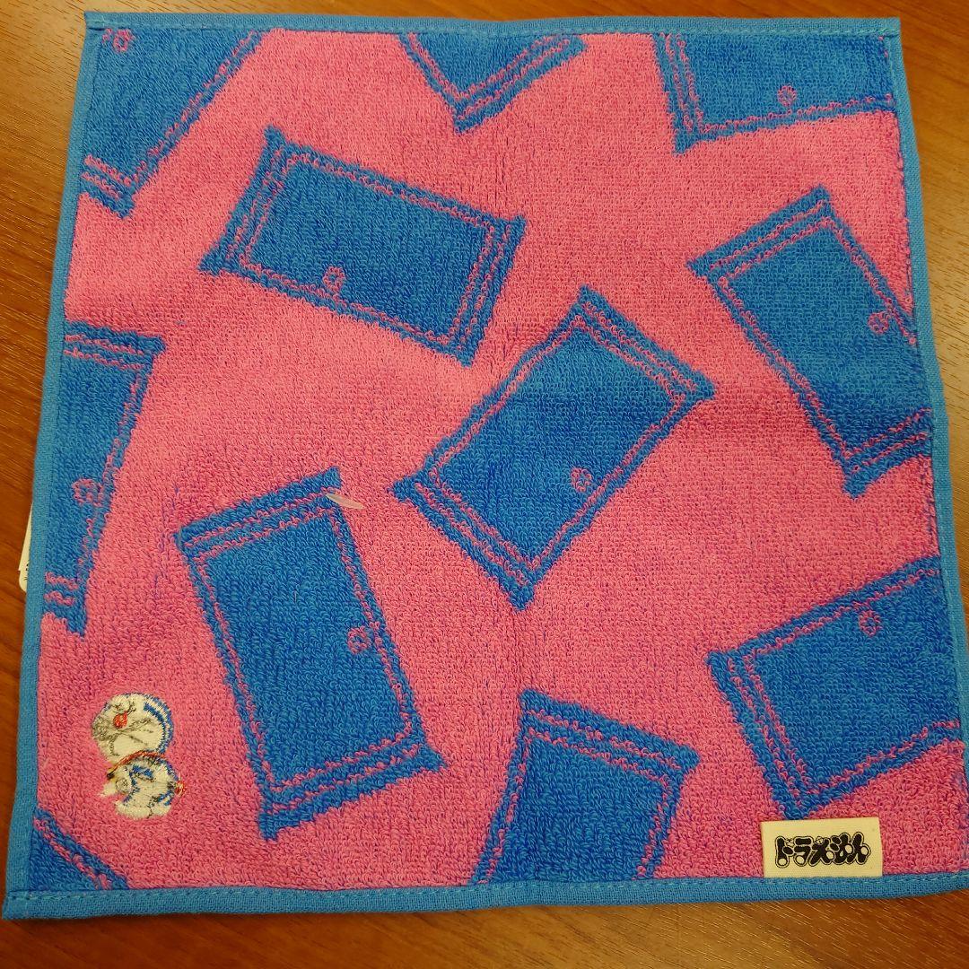 新品未使用　ドラえもん 長財布・刺繍タオルハンカチ どこでもドア