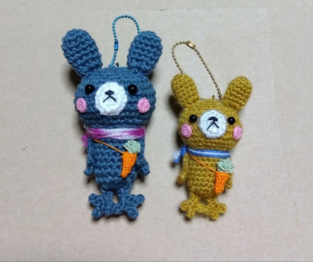 みみページ　ハンドメイド　あみぐるみ　カエルのキーホルダー