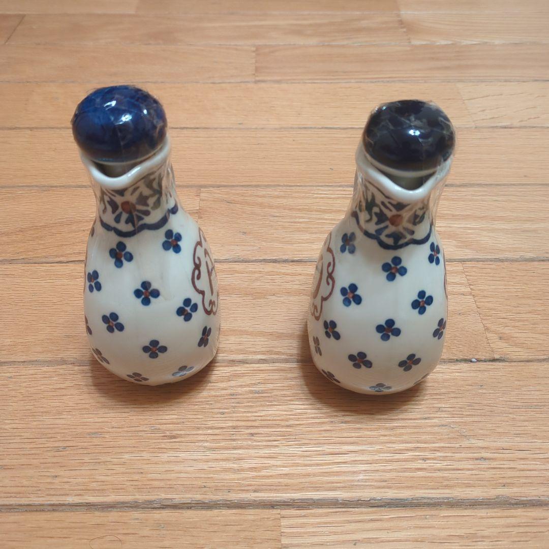 スペイン産　陶器製調味料入れ