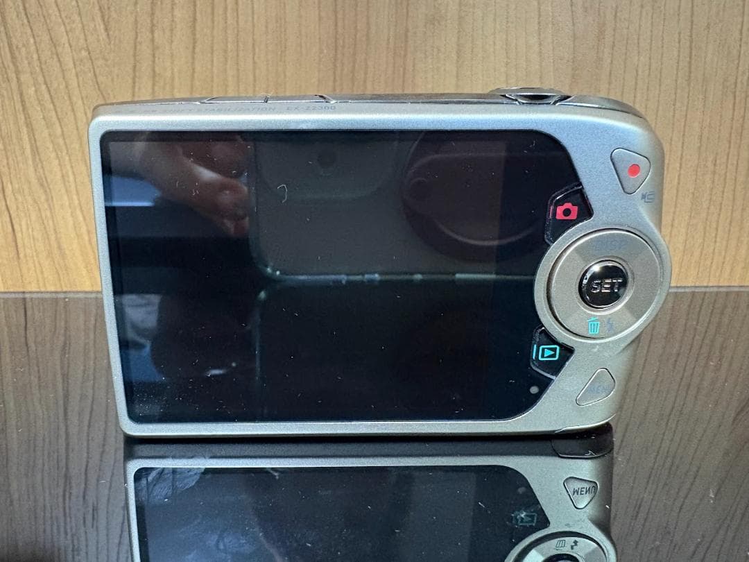 カシオ　CASIO EXILIM EX-Z2300 ゴールド