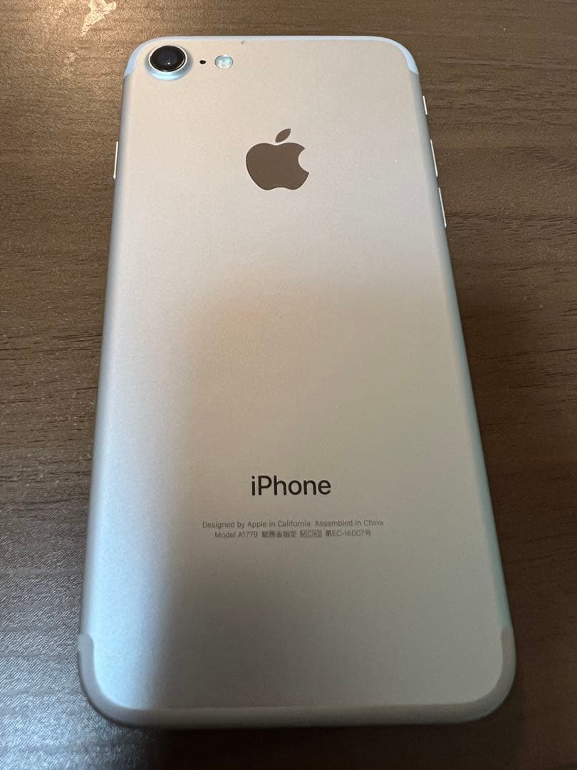 Apple iPhone 7 シルバー