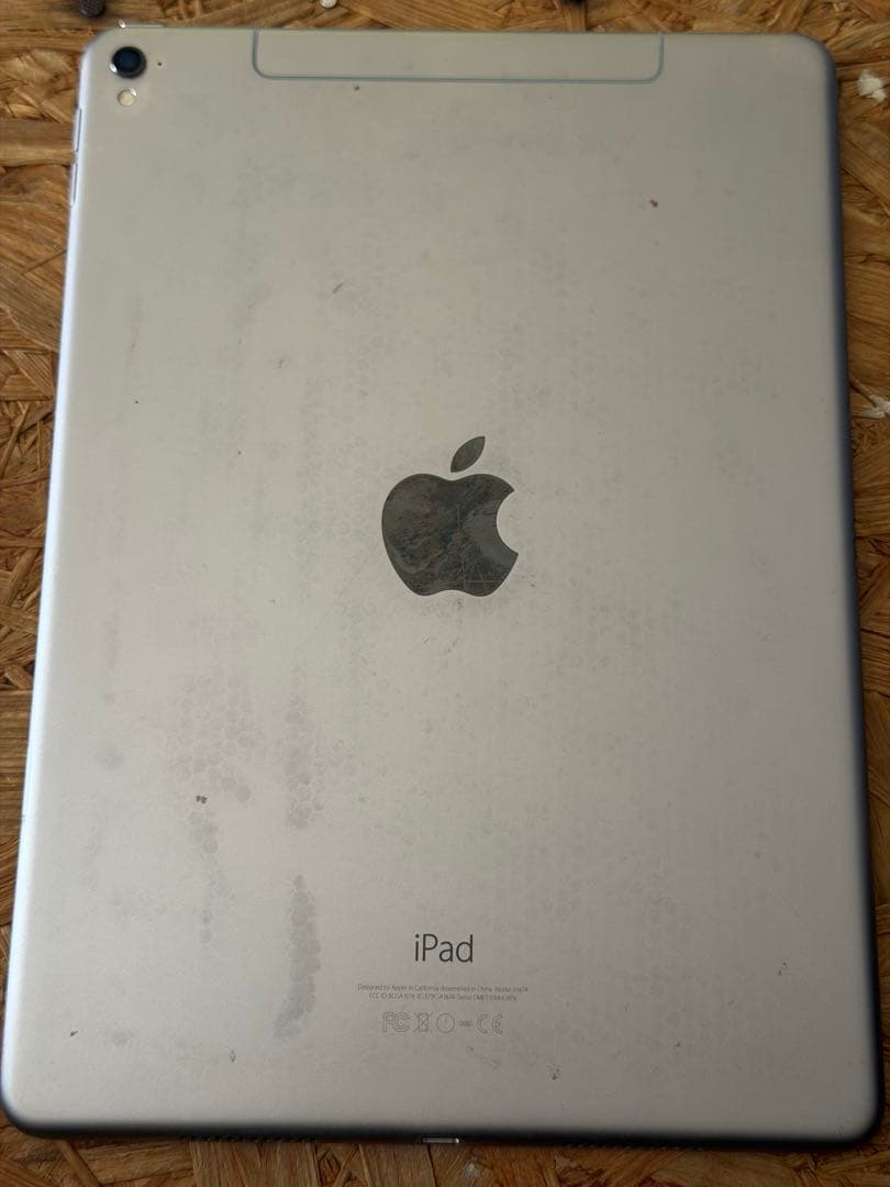 富*様 Apple iPad Pro 9.7インチ 32GB グレイ MLPW2