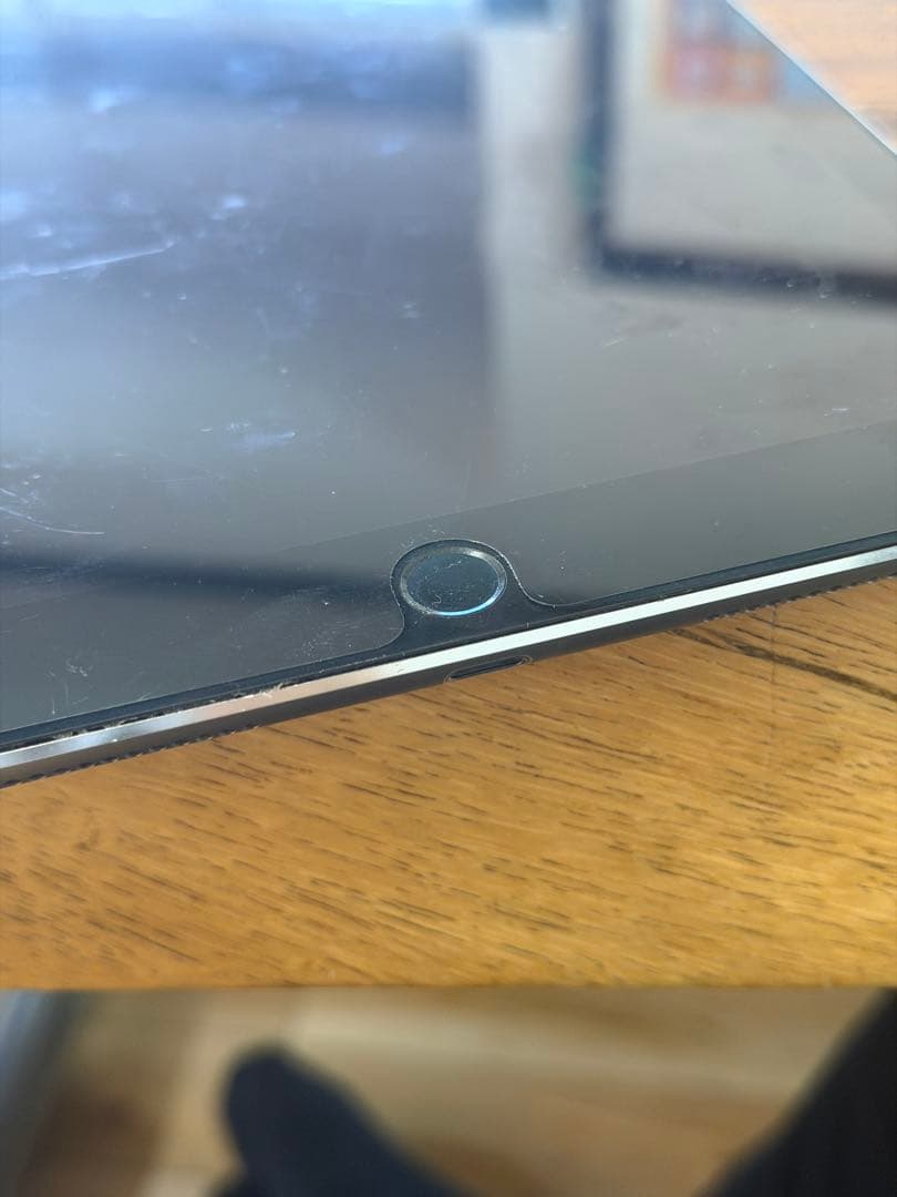 富*様 Apple iPad Pro 9.7インチ 32GB グレイ MLPW2