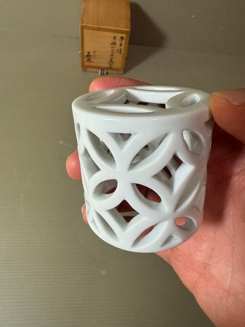 2774 茶道具平戸焼 横石嘉助 平戸白磁七宝透 蓋置 共箱　未使用