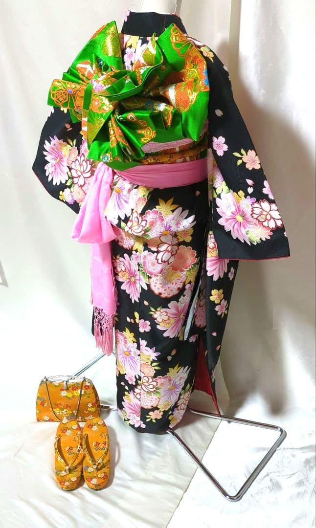 七五三　７歳 黒とピンクの花柄着物セット　簪セット付き