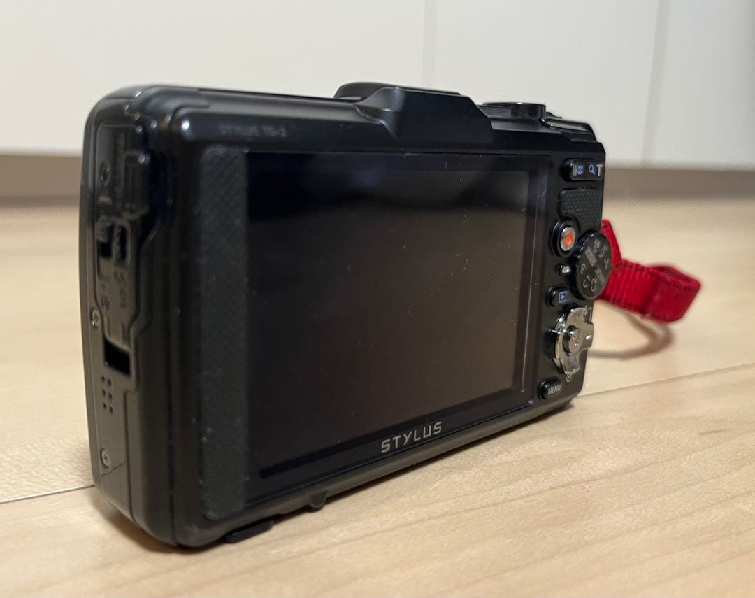オリンパス 防水デジカメ STYLUS TG-2 TOUGH （箱•説明書付き）