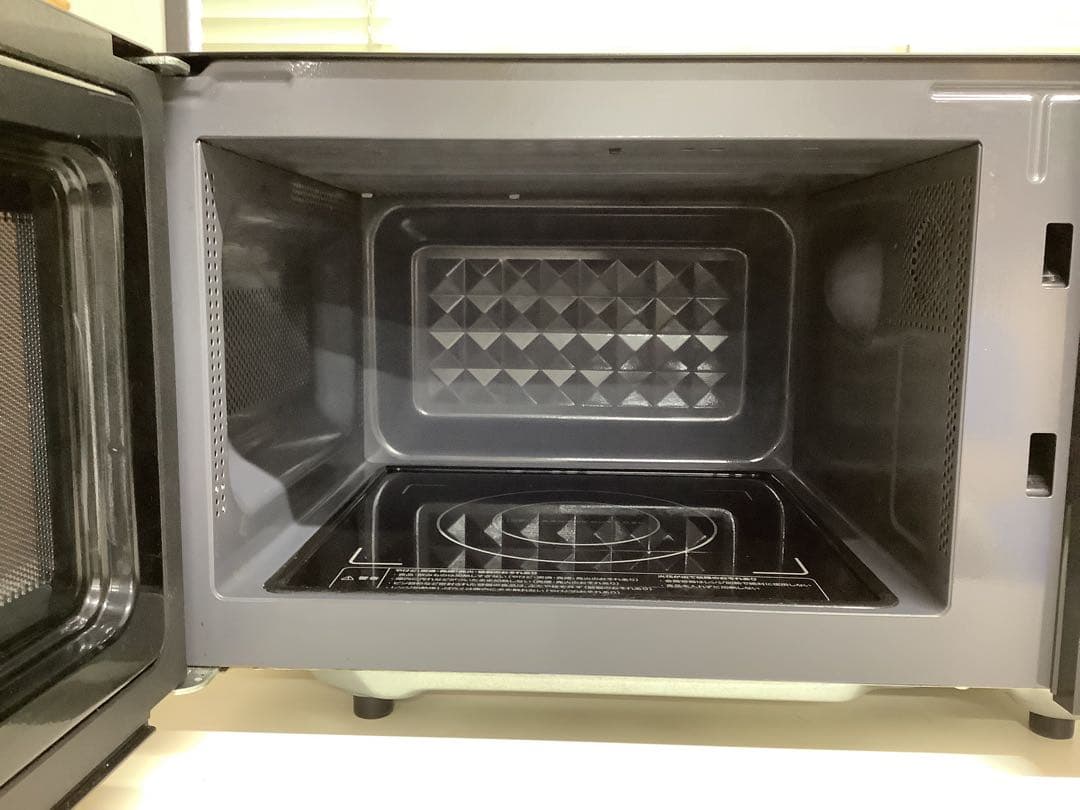 2022年製 電子レンジ siroca ヘルツフリー SX-18D132