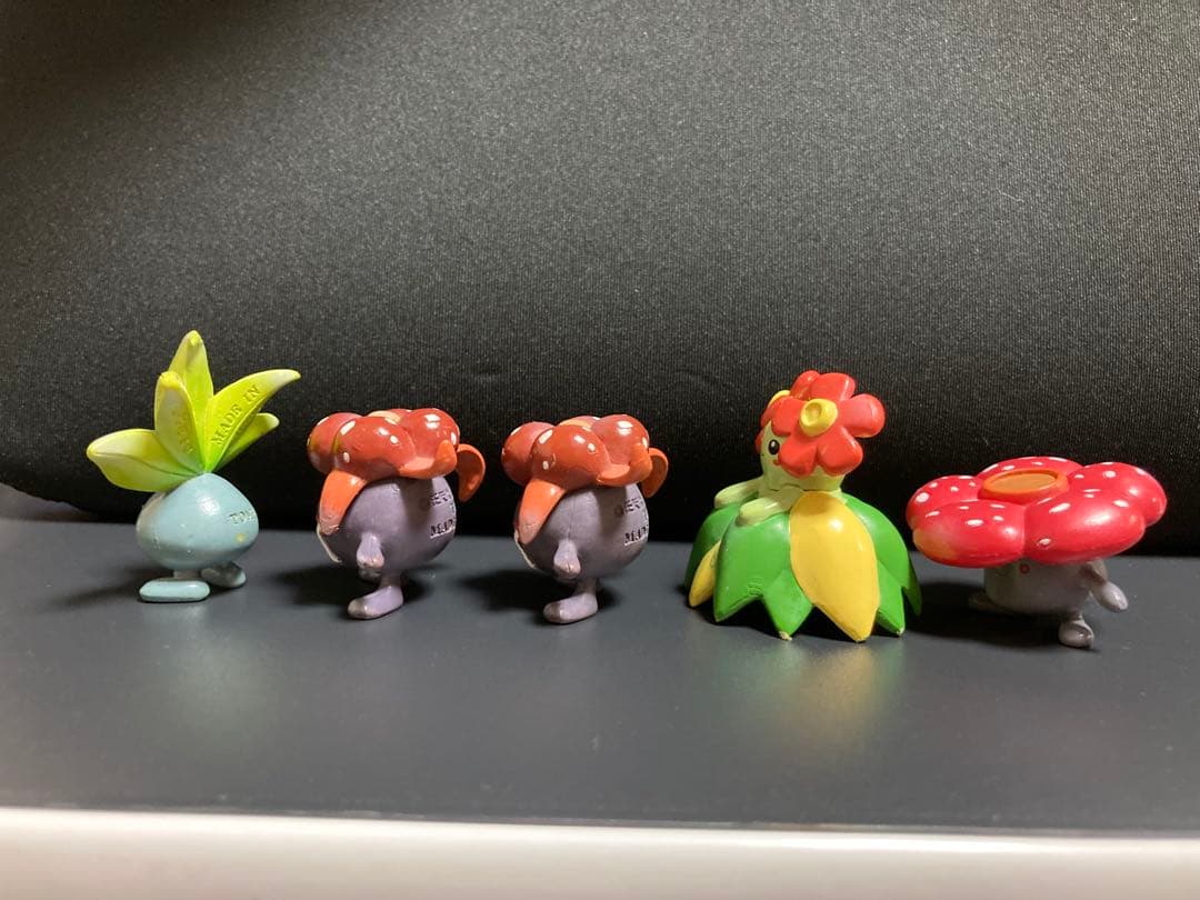 ポケモン　モンコレ　ナゾノクサ　クサイハナ×２　ラフレシア　キレイハナ