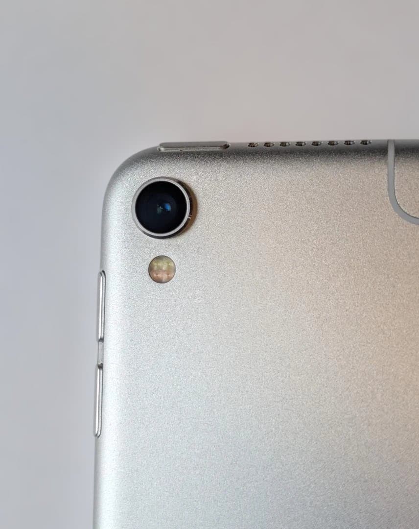 Apple iPad pro 10.5インチ　セルラー　docomo シルバー