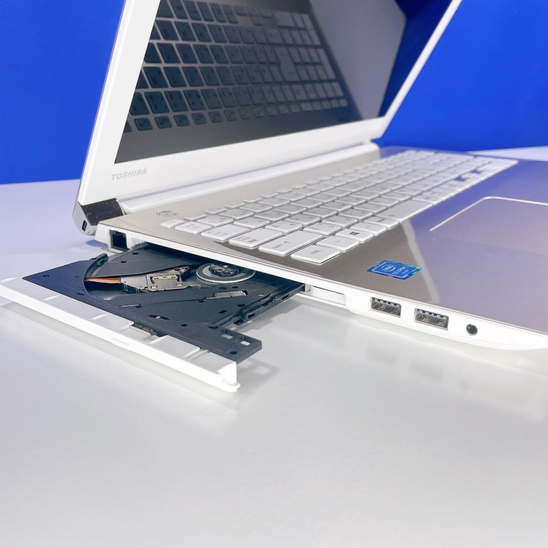 書類作成や在宅ワークにも✨快適SSD✨Windows11薄型ノートPCカメラ付