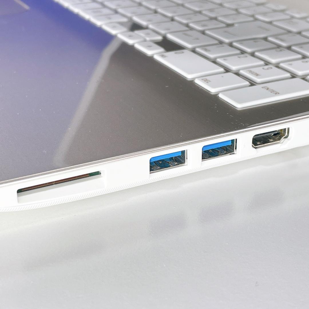 書類作成や在宅ワークにも✨快適SSD✨Windows11薄型ノートPCカメラ付