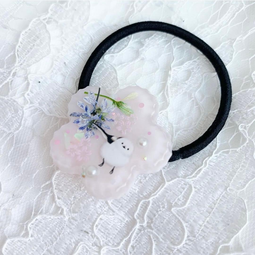 【3406】シマエナガ ほんのり桃色お花型 ヘアゴム ブルーのユーフォルビアと桜