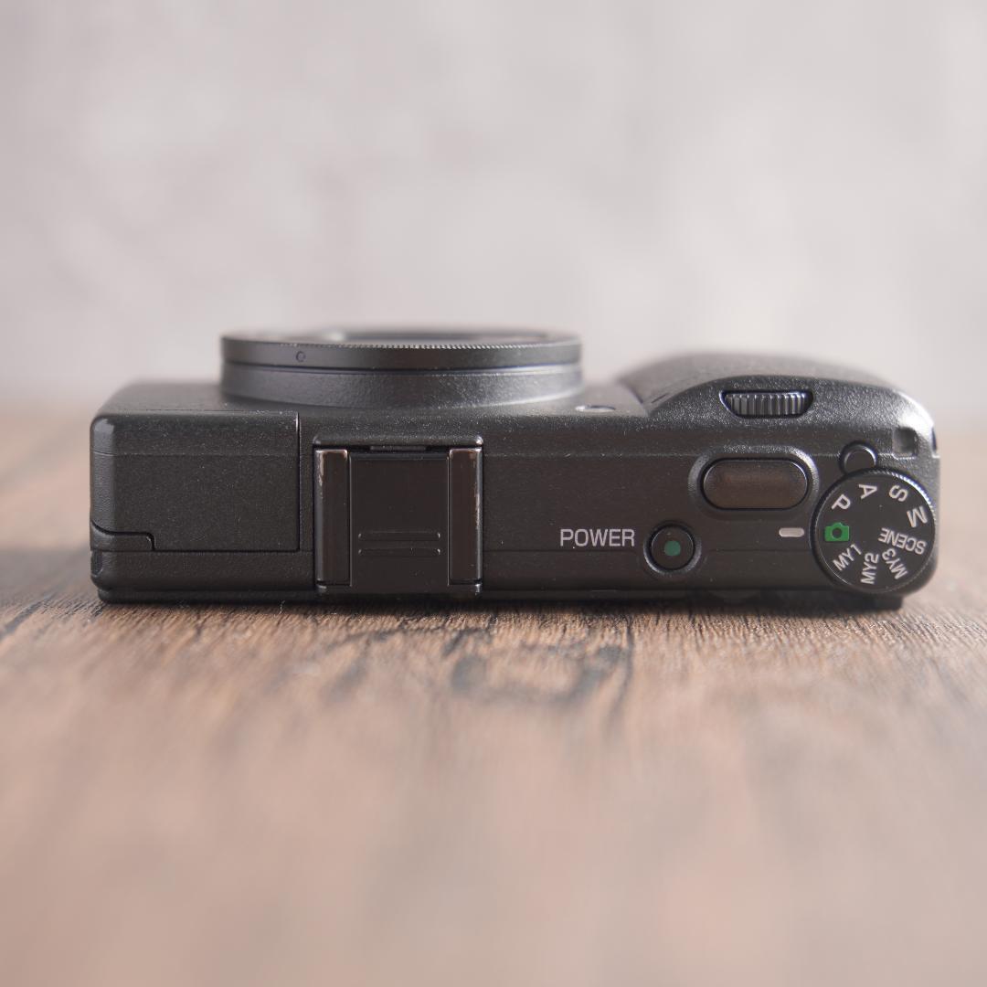 ✨ショット数4回でほぼ新品✨RICOH GR DIGITAL III　10333