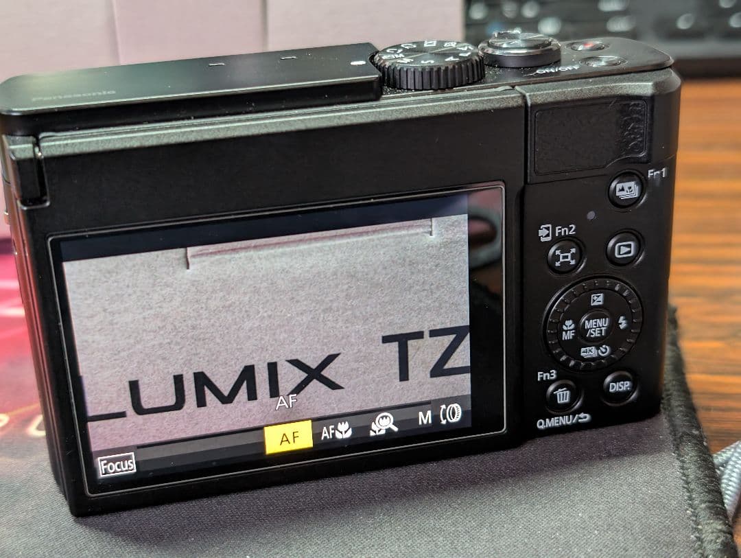 美品 LUMIX TZ99 ブラック レンズ&モニター保護フィルム付、全属品有り