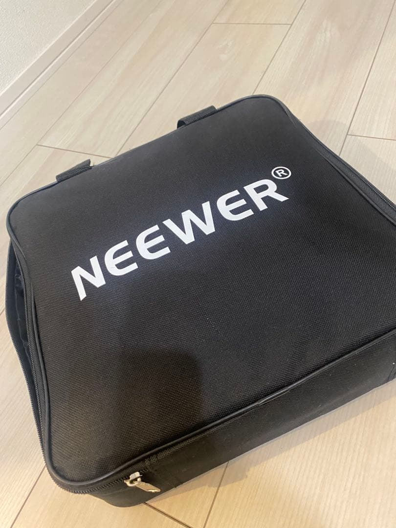 Neewer 528 LEDライト　(ケース付き)