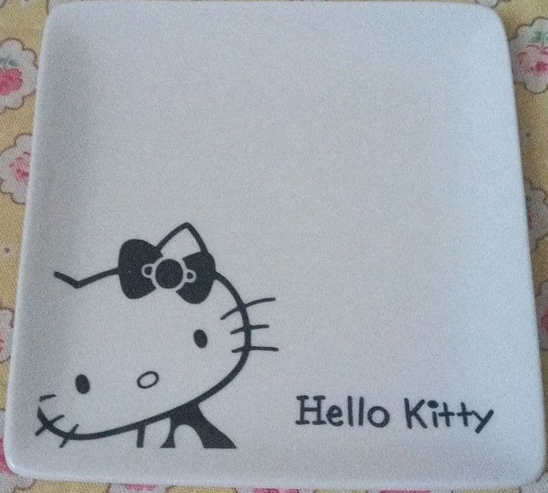 Hello Kitty&My Melodyプレート2枚セット　未使用に近い◆◆◆