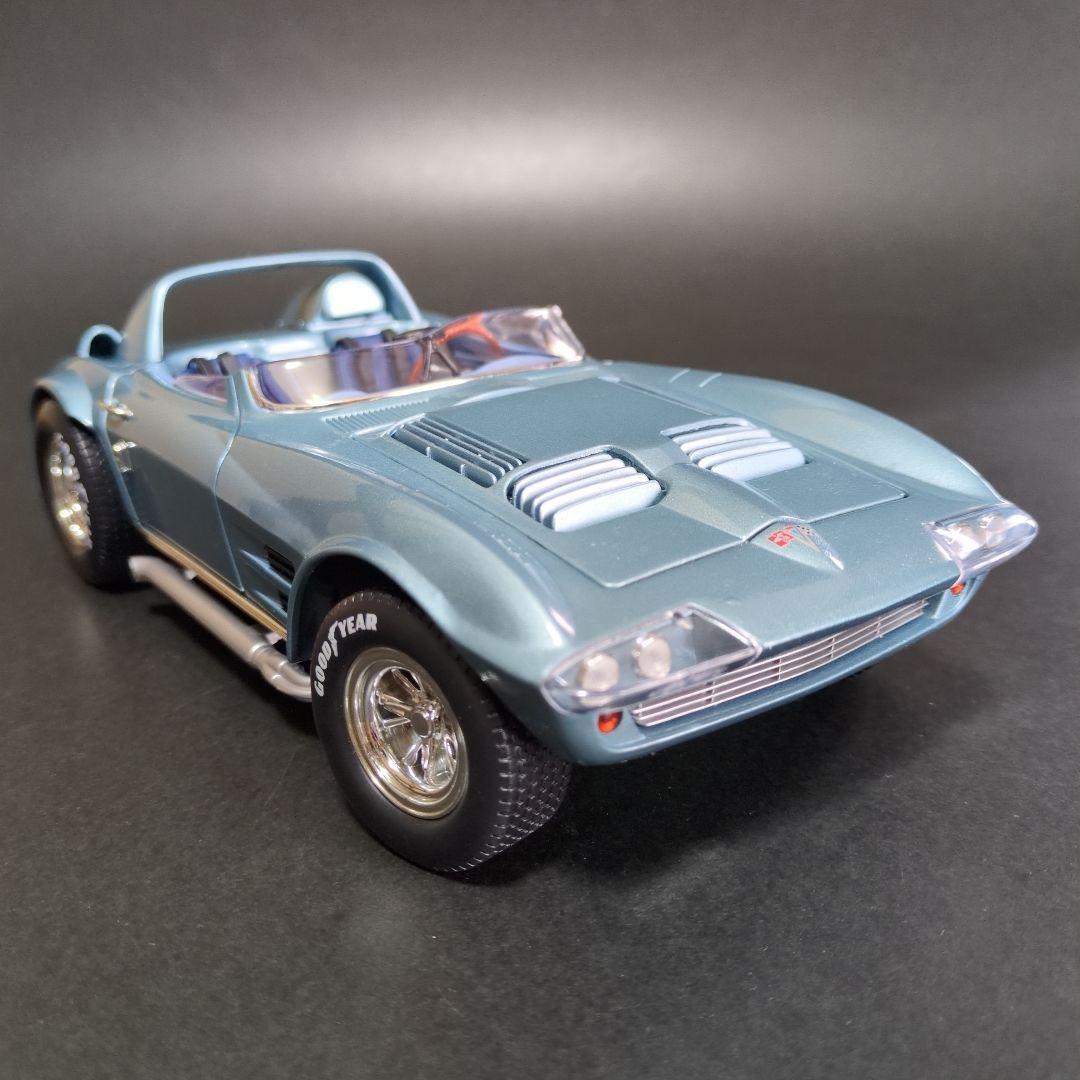 1/18ミニカー　シボレー コルベット グランドスポーツ