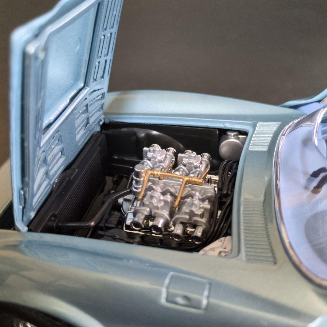 1/18ミニカー　シボレー コルベット グランドスポーツ