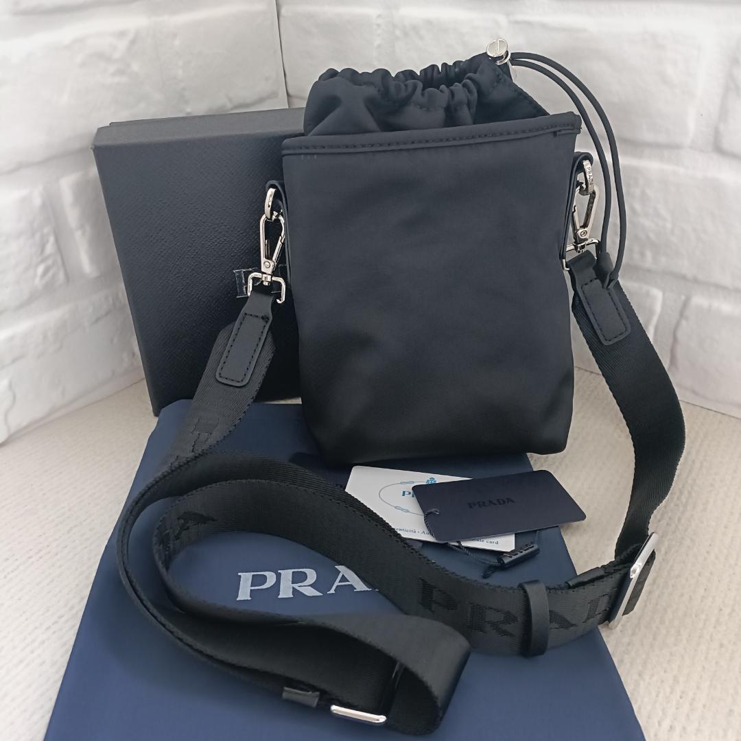 PRADA ノベルテスマートフォンケース スマホショルダーバッグ