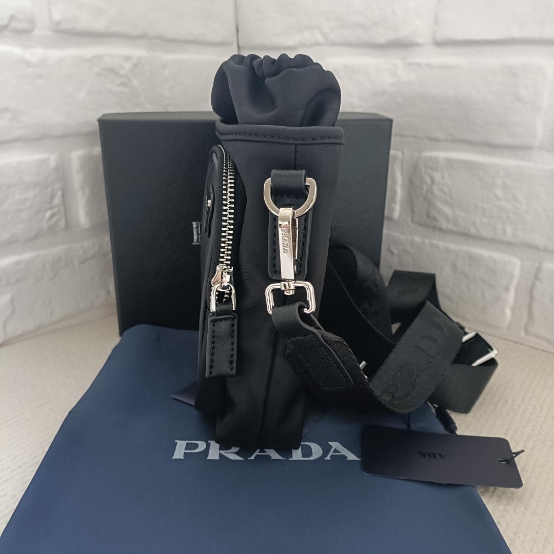 PRADA ノベルテスマートフォンケース スマホショルダーバッグ