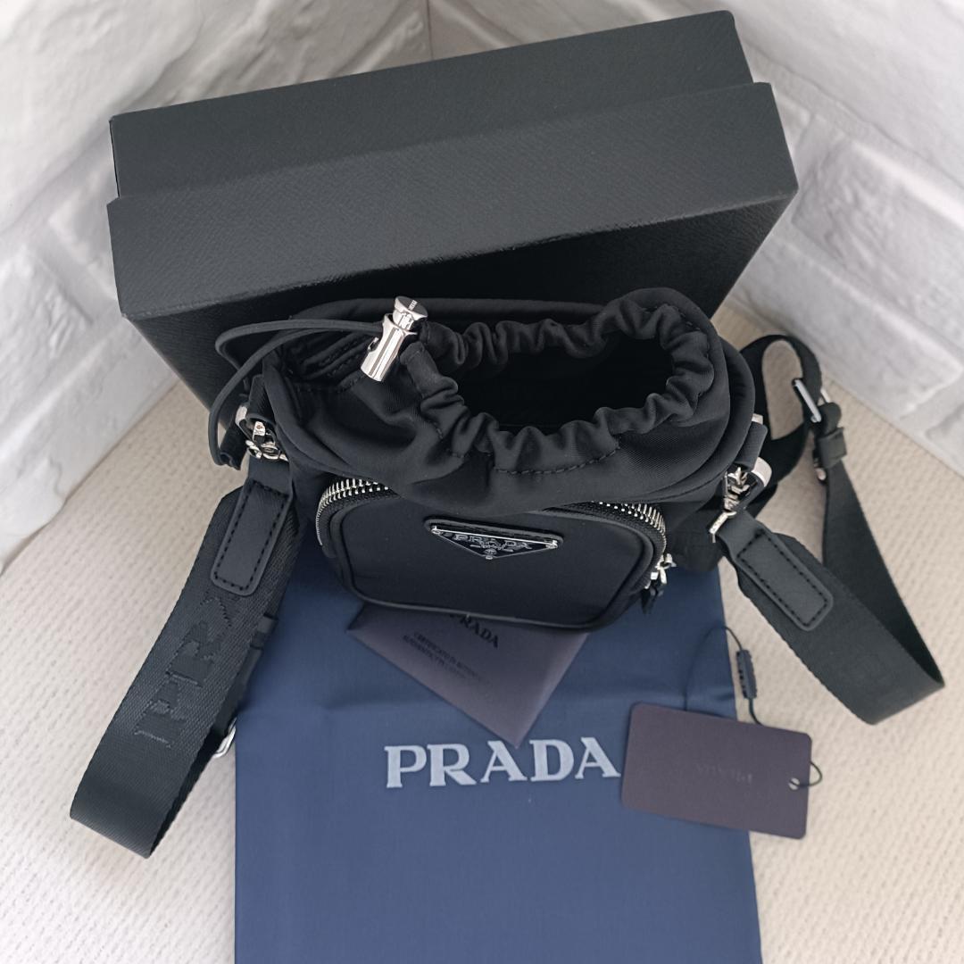 PRADA ノベルテスマートフォンケース スマホショルダーバッグ